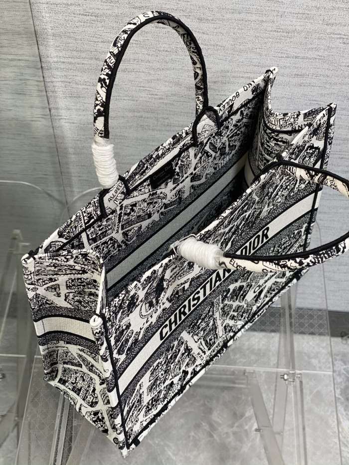  Handbag   Dior  size  42*18*35 cm