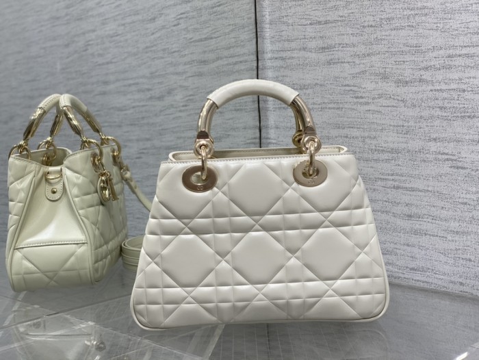 Handbag   Dior  size  25*10*16 cm  