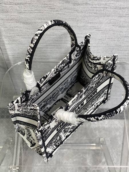  Handbag   Dior  size  26*8*22 cm