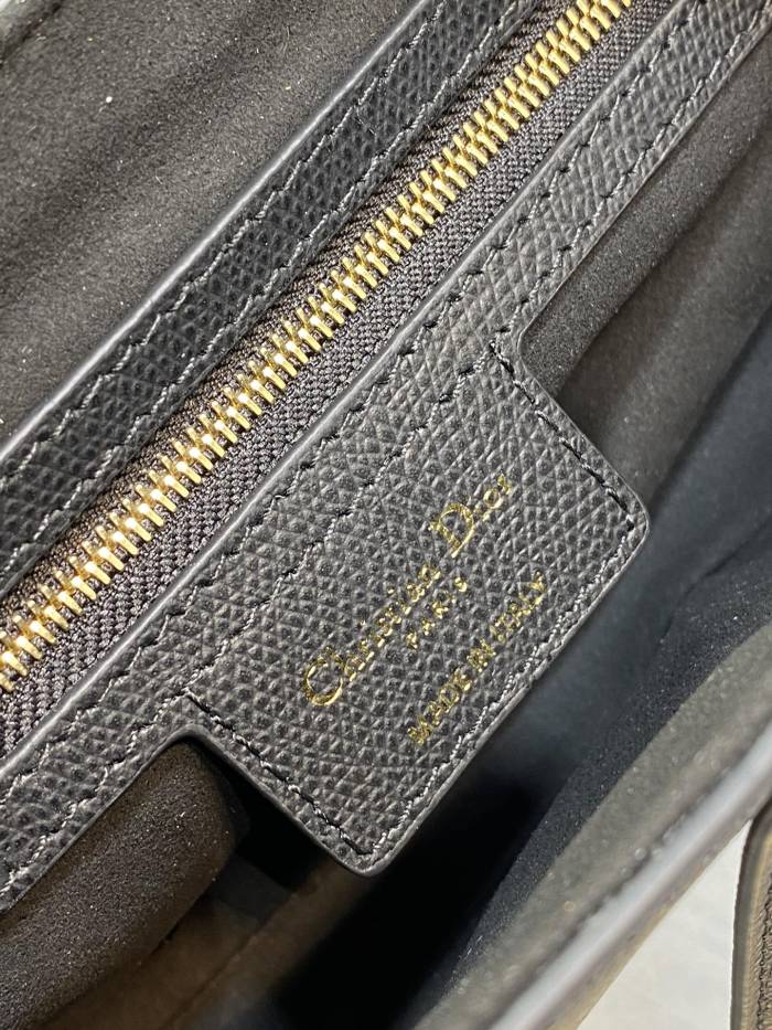 Handbag   Dior   3351  size 24×6×18 cm