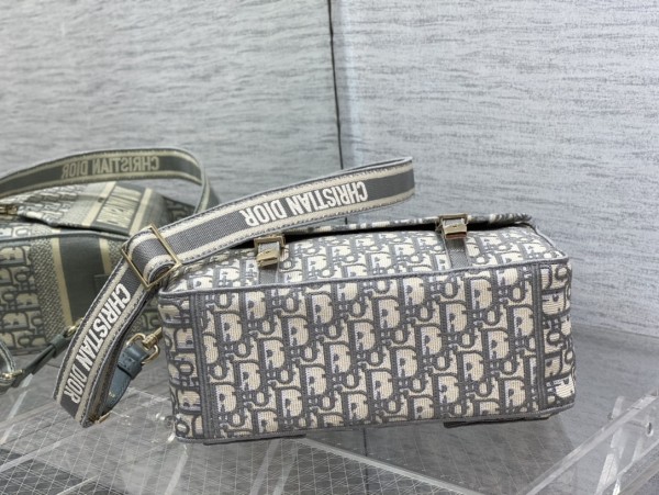 Handbag   Dior   size  28*12*23 cm