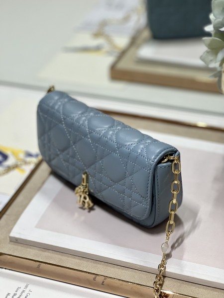  Handbag   Dior  0977  size  18.5 x 10 x 4  cm