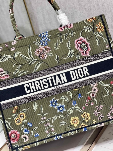 Handbag   Dior  1286  size  42×35×18.5  cm