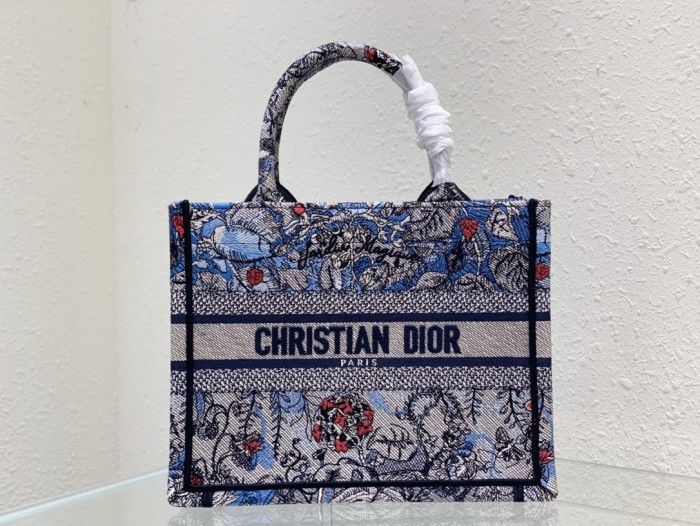 Handbag   Dior  8002  size  26.5x 21x 14 cm