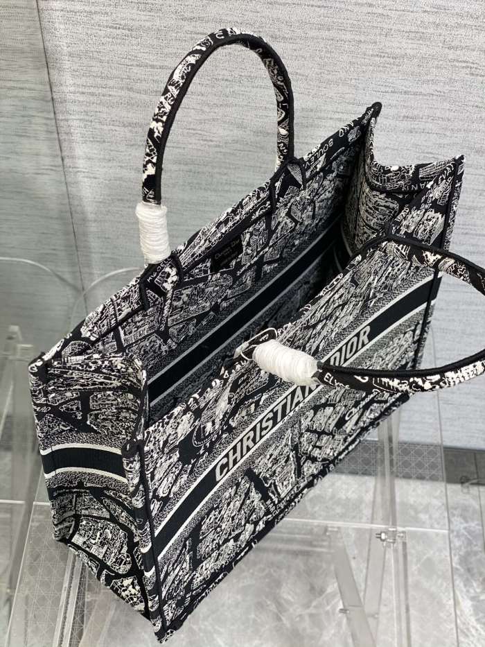 Handbag   Dior   size 42*18*35 cm