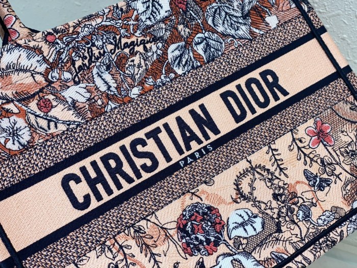 Handbag   Dior  8001  size  36 x 27.5 x 16.5  cm