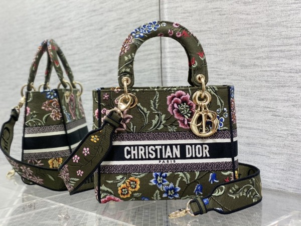 Handbag   Dior  size  24*11*20 cm