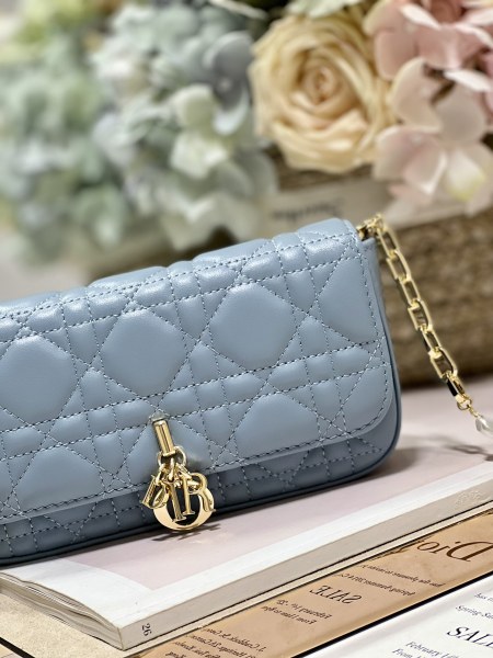  Handbag   Dior  0977  size  18.5 x 10 x 4  cm