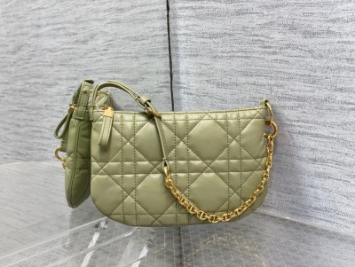 Handbag   Dior  size   25×16×2.5  cm