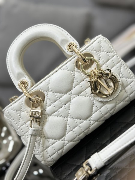 Handbag   Dior  S0910  size  16 x 9 x 5  cm