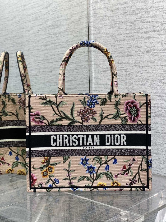Handbag   Dior  size  36*18*28 cm