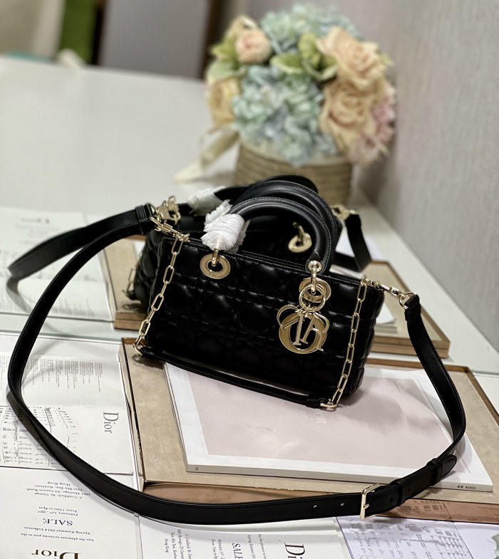 Handbag   Dior  9031  size  22.5×6×11.5 cm
