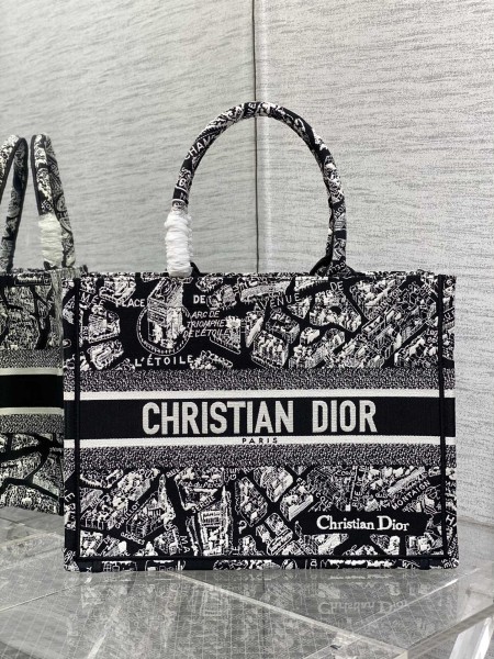 Handbag   Dior  size  36*18*28 cm