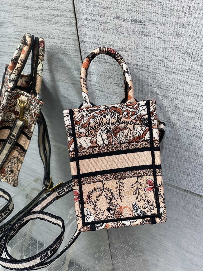  Handbag   Dior  size  13.5*5*18 cm