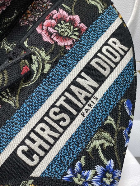 Handbag   Dior   size  25 cm