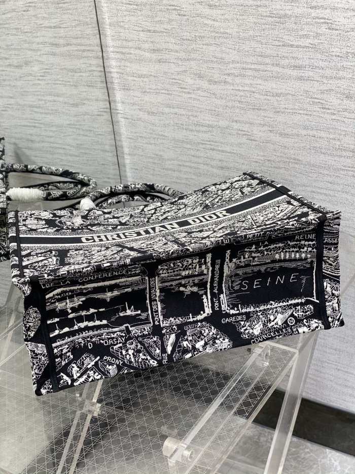 Handbag   Dior   size 42*18*35 cm