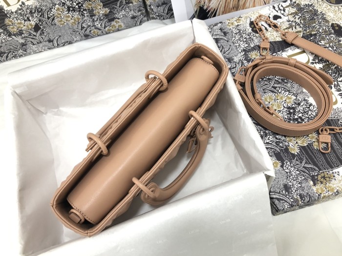  Handbag   Dior  M0540  size  26 x 13.5 x 5  cm