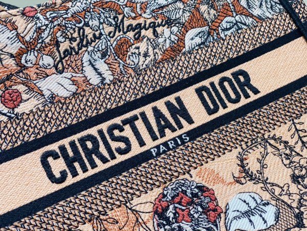 Handbag   Dior  8002  size  26.5x 21x 14 cm