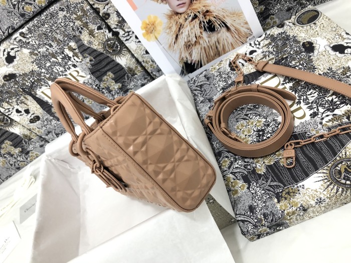  Handbag   Dior  M0540  size  26 x 13.5 x 5  cm