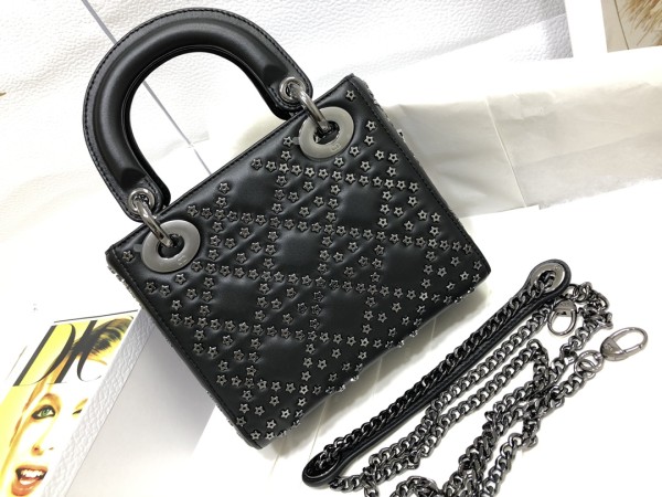 Handbag   Dior  M0505  size  17 x 15 x 7  cm