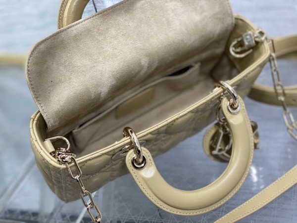 Handbag   Dior  size  22.5*6*11.5 cm