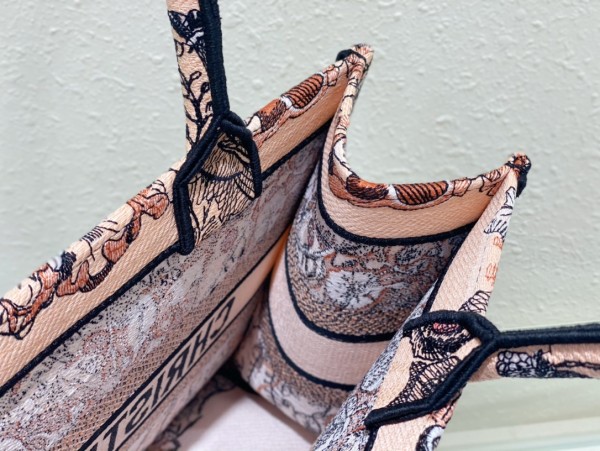 Handbag   Dior  8001  size  36 x 27.5 x 16.5  cm