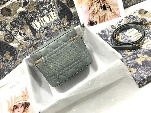 Handbag   Dior  S5488  size  18.5*13*10.5  cm