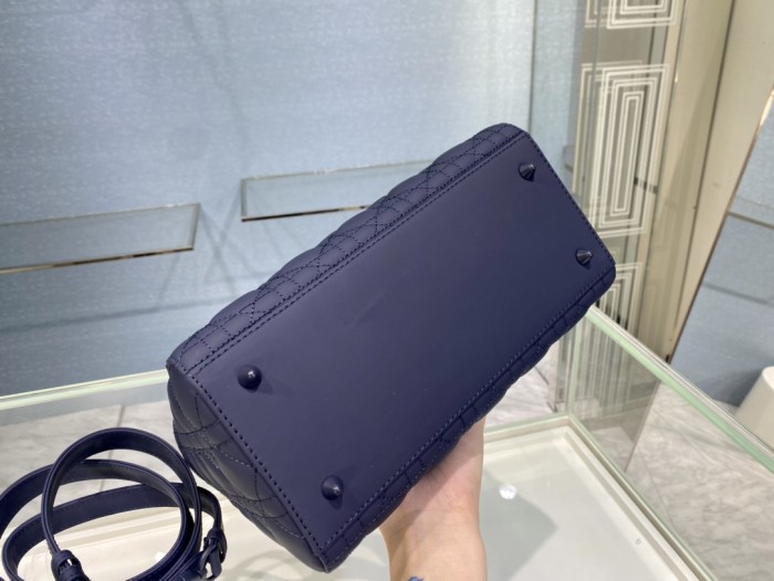 Handbag   Dior  6605  size  24*12*20  cm