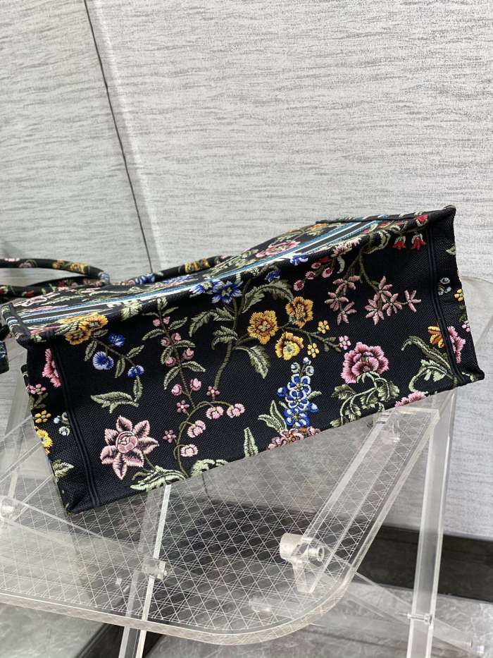  Handbag   Dior  size  42*18*35 cm