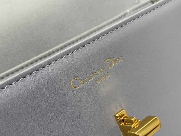 Handbag   Dior  size  22.5*6.5*12.5  cm