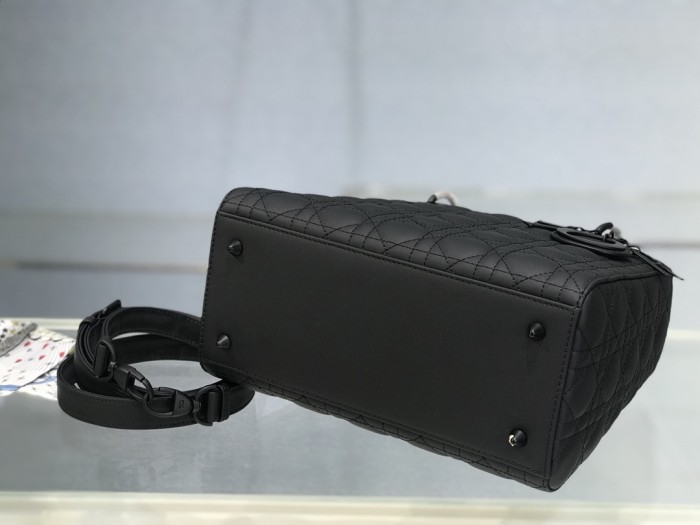 Handbag   Dior  6605  size  24 cm