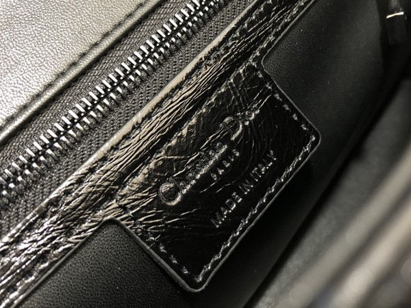 Handbag   Dior  M9242  size  25.5 x 15.5 x 8   cm