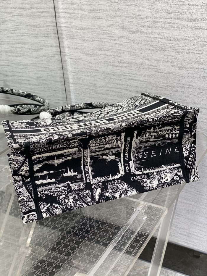 Handbag   Dior  size  36*18*28 cm