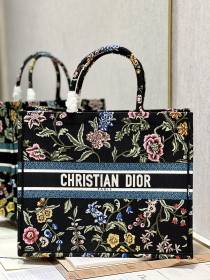 Handbag   Dior  1286   size  42×35×18.5 cm