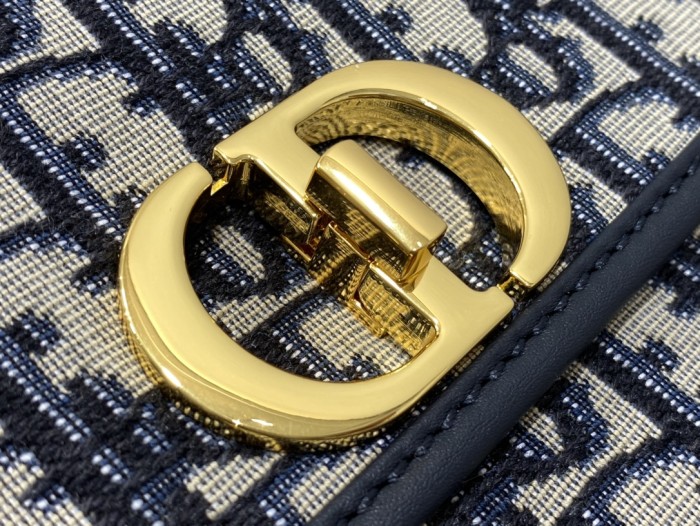 Handbag   Dior  size  22.5*6.5*12.5 cm