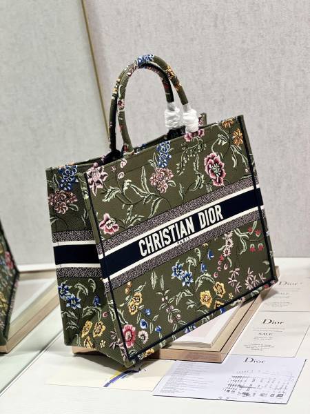 Handbag   Dior  1286  size  42×35×18.5  cm