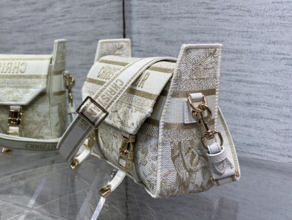 Handbag   Dior   size  23*15*8 cm