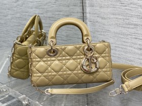Handbag   Dior  size  22.5*6*11.5 cm