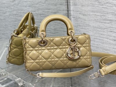Handbag   Dior  size  22.5*6*11.5 cm