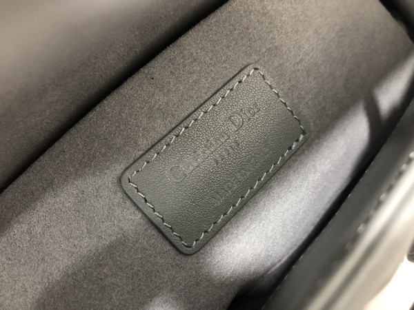  Handbag   Dior  M0540  size  26 x 13.5 x 5  cm