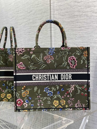  Handbag   Dior  size  42*18*35 cm