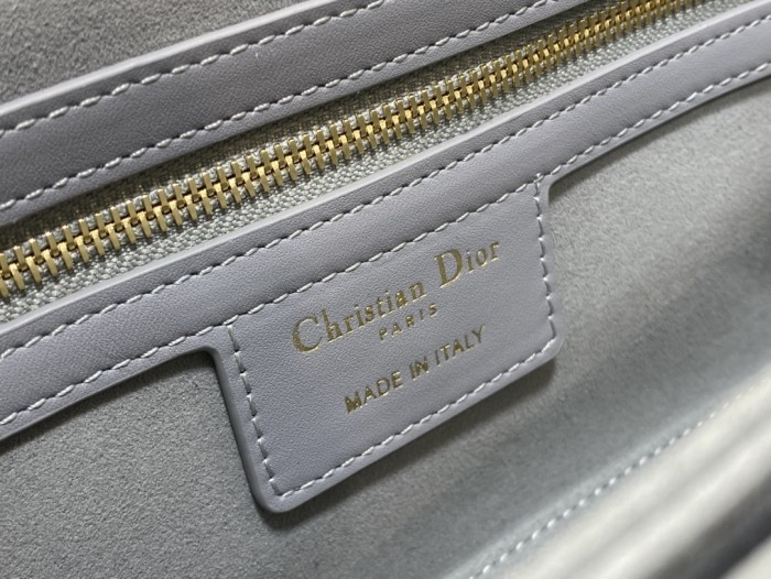 Handbag   Dior   size  22.5*6.5*12.5 cm
