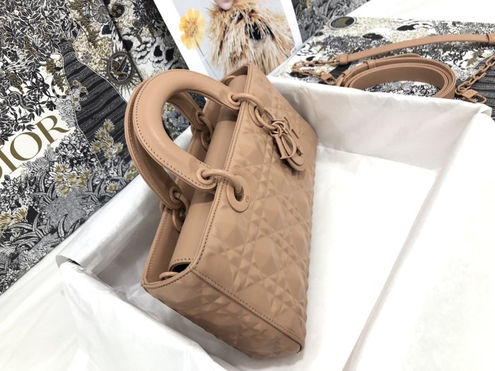  Handbag   Dior  M0540  size  26 x 13.5 x 5  cm