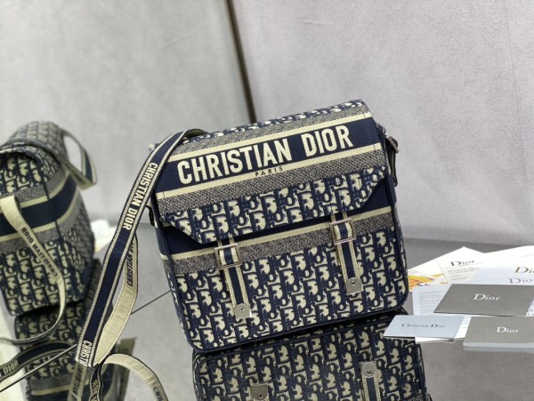 Handbag   Dior  size  28*12*26 cm