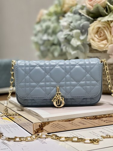  Handbag   Dior  0977  size  18.5 x 10 x 4  cm