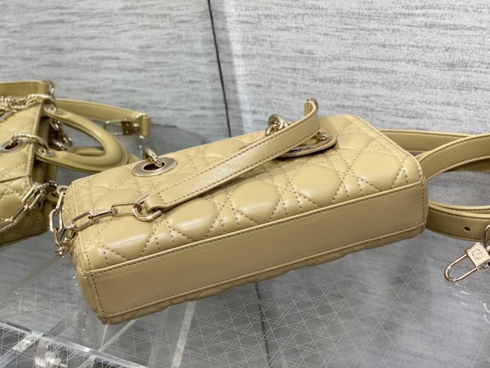 Handbag   Dior  size  22.5*6*11.5 cm
