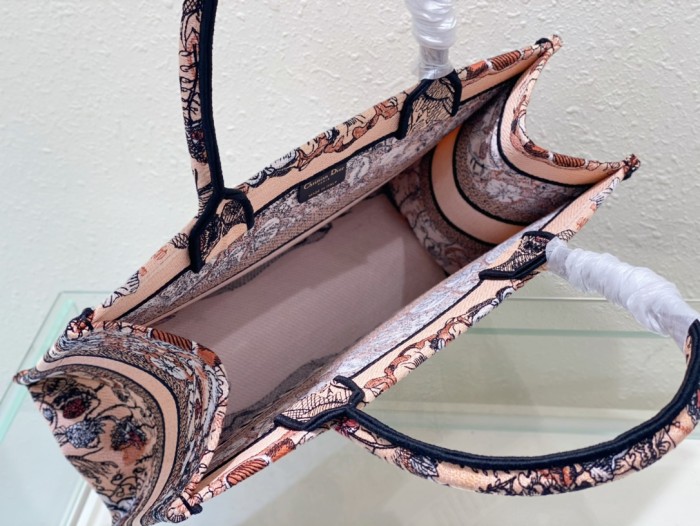 Handbag   Dior  8001  size  36 x 27.5 x 16.5  cm