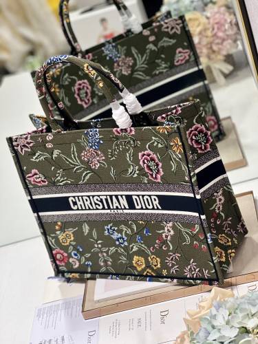 Handbag   Dior  1286  size  42×35×18.5  cm