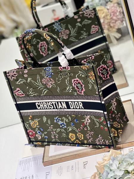 Handbag   Dior  1286  size  42×35×18.5  cm
