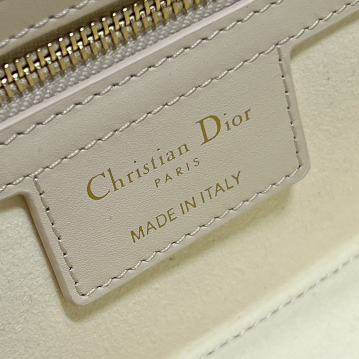 Handbag   Dior  9260  size  22.5×12.5×6.5 cm